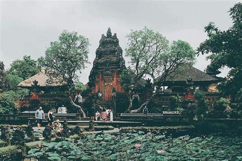 german woman in bali temple|German tourist arrested after stripping naked, gatecrashing Bali。